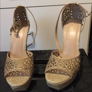 Thalia new gold shoes